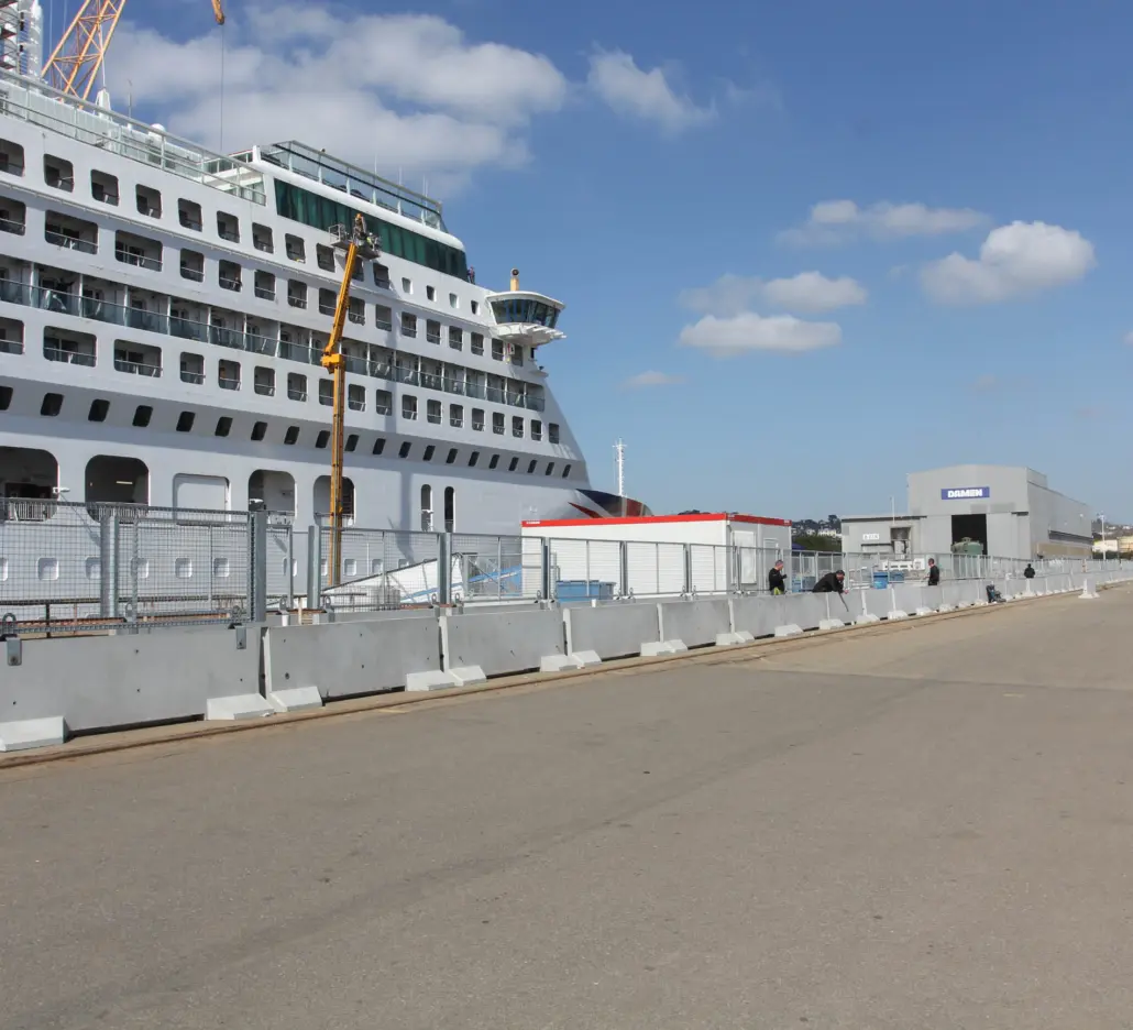 Création d’un couloir afin de canaliser des personnels sur le Port de Brest